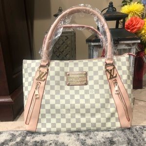 Full size purse